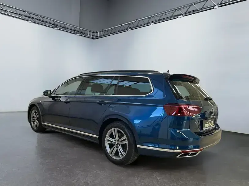 Gebraucht VW Passat Business 150 PS (110 kW) 2023 Aquamarinblau Kombi