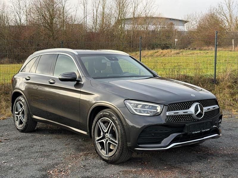 Grau Gebraucht 2019 Mercedes GLC220 AMG SUV | 30.150 € (Guter Preis) - Bild 1/4