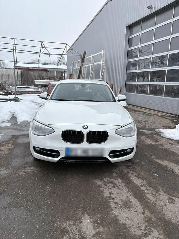 Gebraucht BMW 118 Sport Line 170 PS (125 kW) 2011 Weiß Kleinwagen