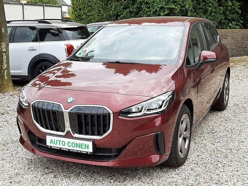 Piemont rot metallic Gebraucht 2023 BMW 218 Active Tourer Van / Kleinbus | 27.440 € (Superpreis) - Bild 1/4