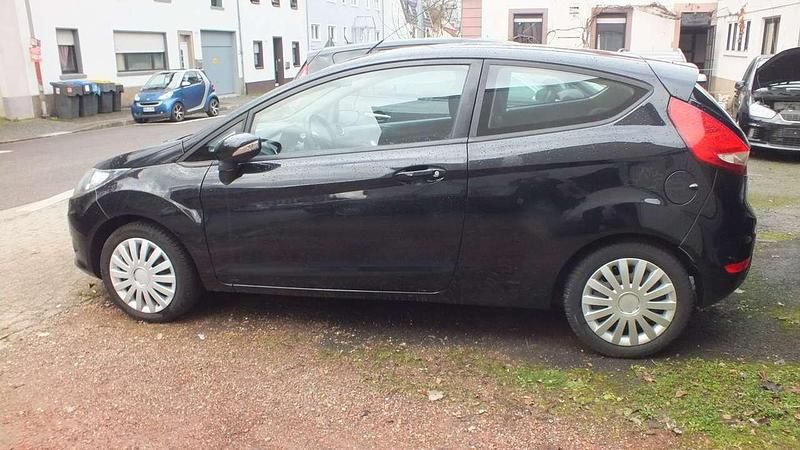 Gebraucht Ford Fiesta Trend 97 PS (71 kW) 2013 Schwarz Limousine