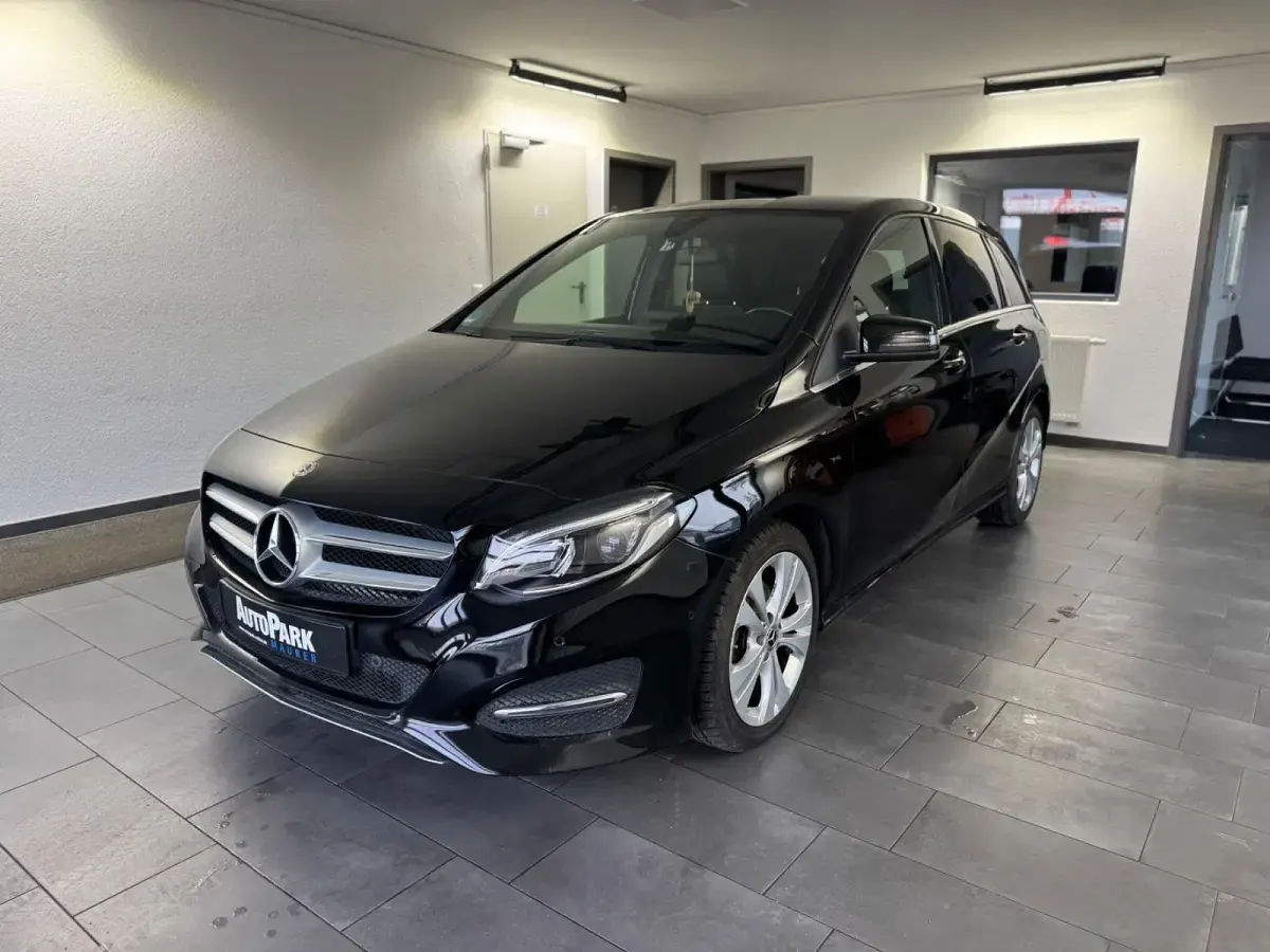 Gebraucht Mercedes 200 Style 136 PS (100 kW) 2018 Schwarz Kombi