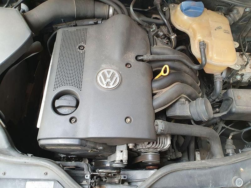 Grün Gebraucht 1998 VW Passat Basis Kombi | 750 € (Guter Preis) - Bild 1/4