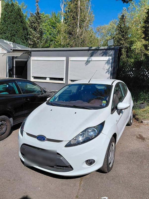 Weiß Gebraucht 2012 Ford Fiesta Trend Kleinwagen | 3.300 € (Fairer Preis) - Bild 1/4