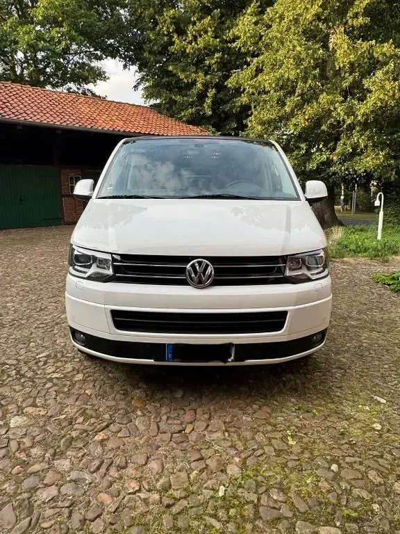 Gebraucht VW Multivan 235 PS (172 kW) 2012 Weiß Van / Kleinbus