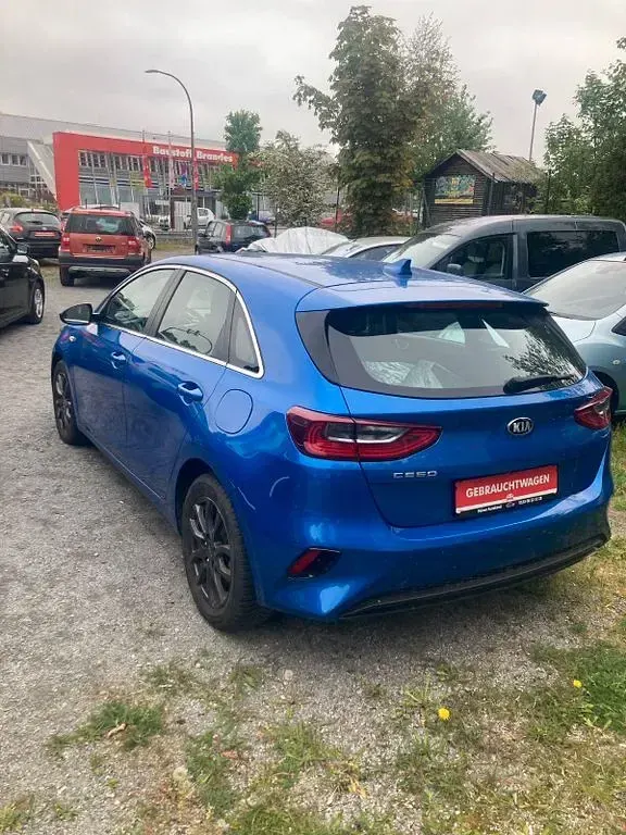 Usado Kia Ceed Spirit 140 CV (102 kW) 2021 Azul Utilitario