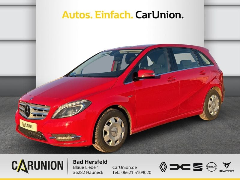 Gebraucht Mercedes B180 122 PS (89 kW) 2012 Rot Van / Kleinbus