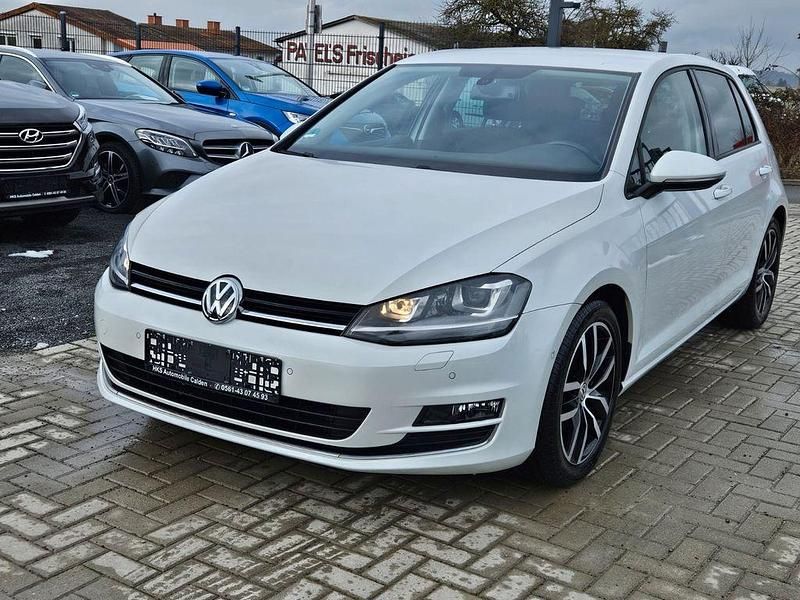 Gebraucht VW Golf VII Highline 122 PS (89 kW) 2014 Weiß Limousine