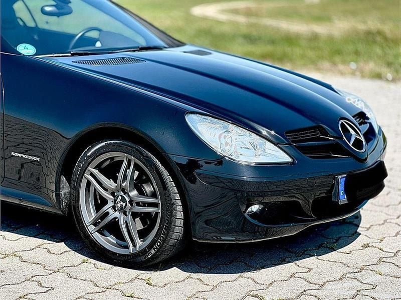 Second-hand Mercedes SLK200 163 CP (119 kW) 2007 Negru Cabrio