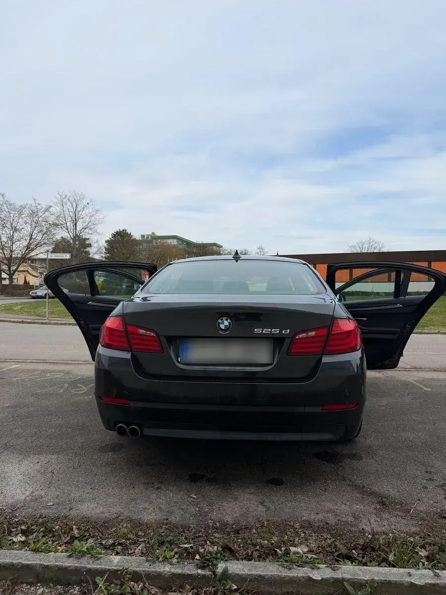 Gebraucht BMW 525 218 PS (160 kW) 2013 Blau Limousine