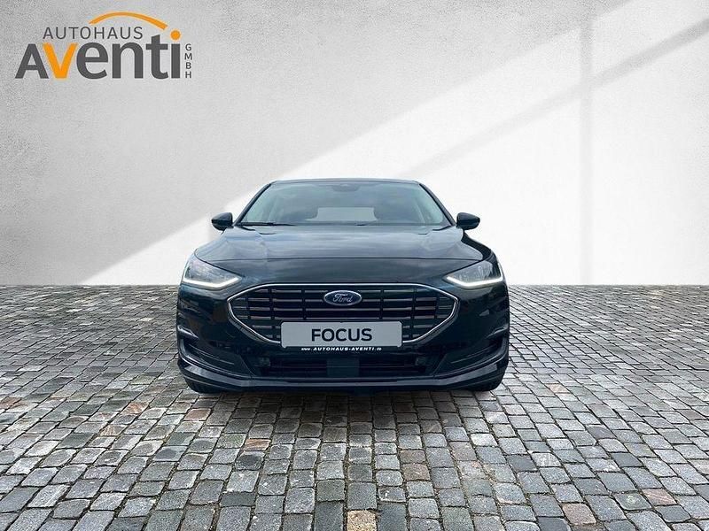 Neu Ford Focus Titanium 125 PS (91 kW) 2025 Obsidian schwarz metallic Limousine