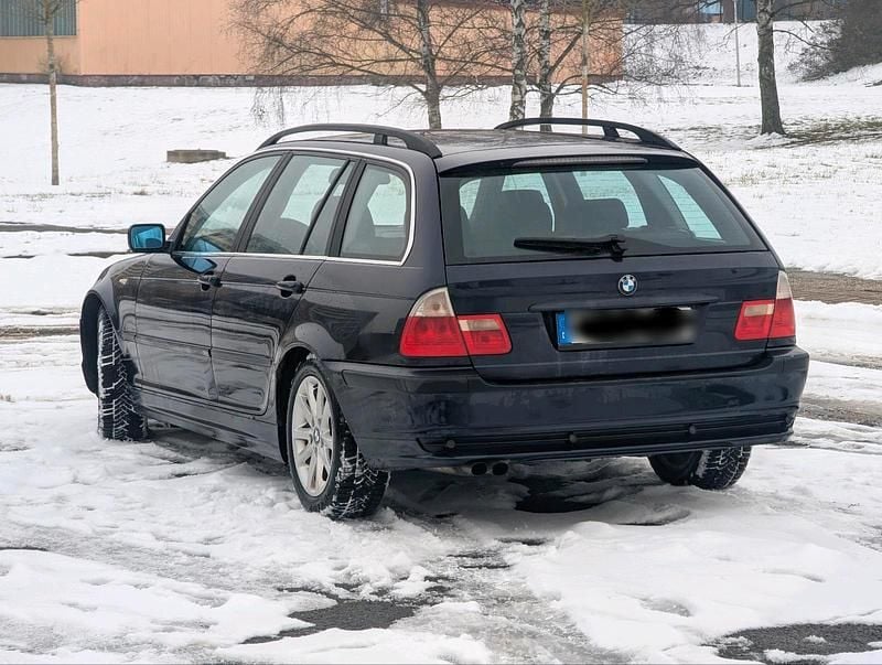 Gebraucht BMW 320 170 PS (125 kW) 2001 Blau Kombi
