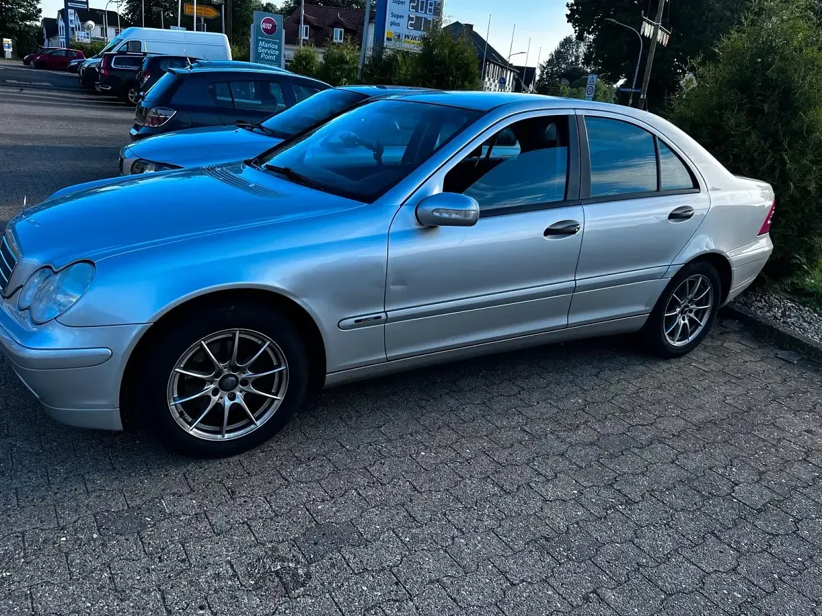 Gebraucht Mercedes C180 143 PS (105 kW) 2003 Silber Limousine