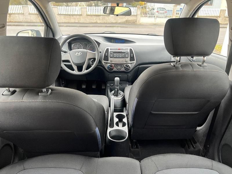 Gebraucht Hyundai i20 75 PS (55 kW) 2013 Schwarz Kleinwagen