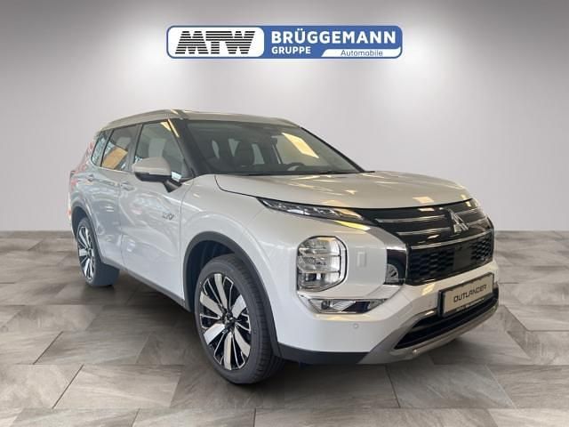 Weiss Neu 2025 Mitsubishi Outlander P-HEV Intro Edition SUV | 47.770 € (Guter Preis) - Bild 1/4