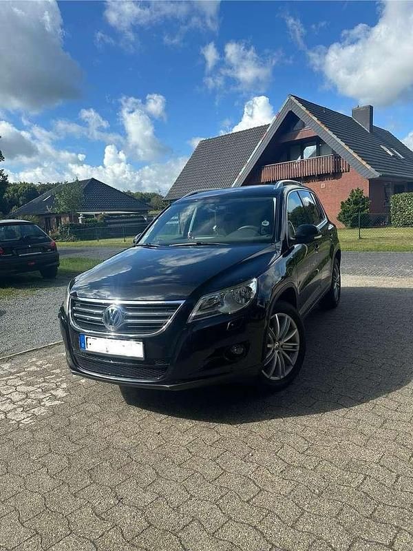 Schwarz Gebraucht 2010 VW Tiguan Team SUV | 9.499 € (Etwas zu teuer) - Bild 1/4