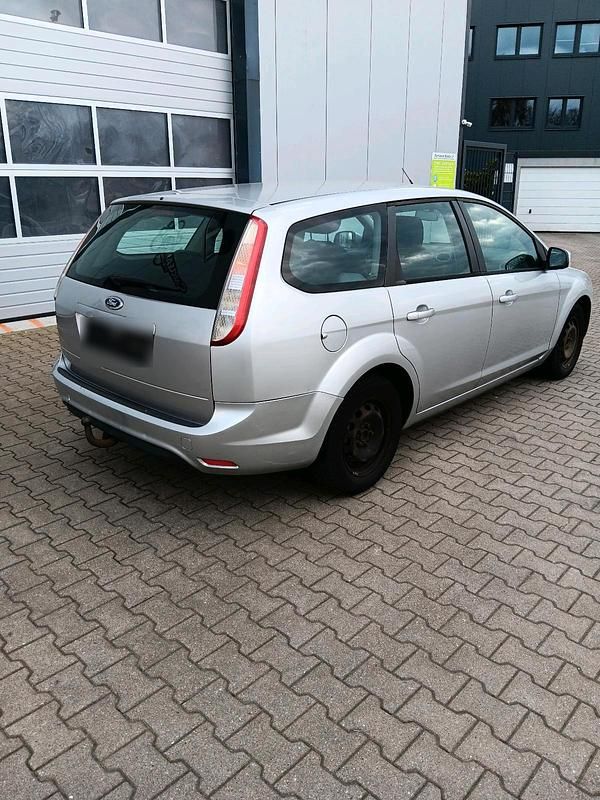 Gebraucht Ford Focus Viva 109 PS (80 kW) 2010 Silber Kombi