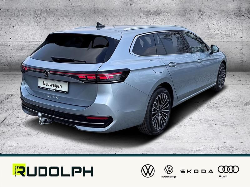 Gebraucht VW Passat Elegance 150 PS (110 kW) 2025 Oyster silver metallic Kombi