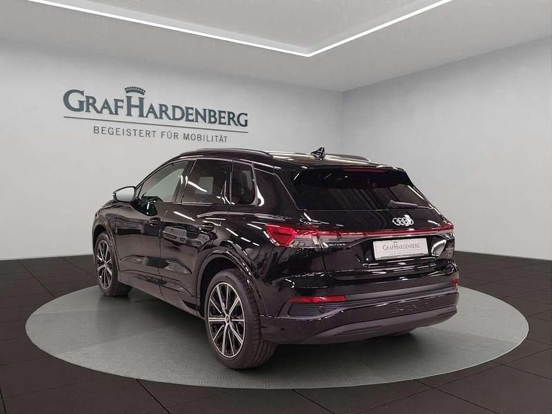 Neu Audi e-tron 210 kW (286 PS) 2026 Mythosschwarz metallic SUV