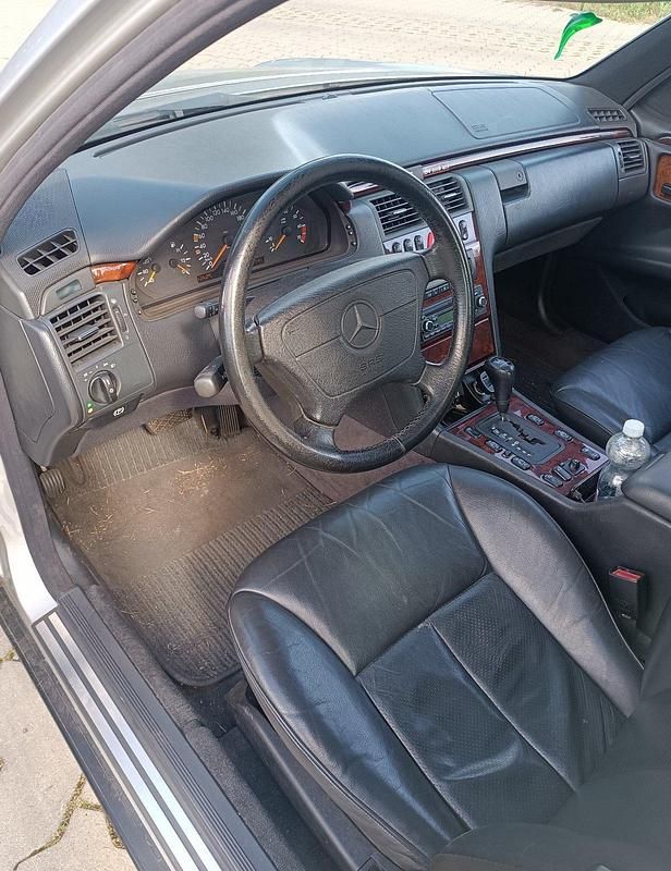 Gebraucht Mercedes E430 279 PS (205 kW) 1997 Silber Limousine