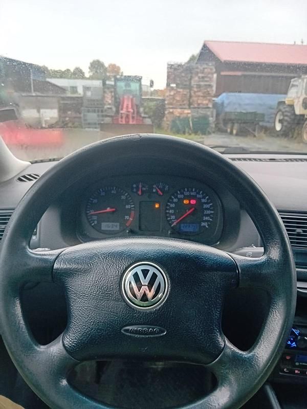 Grün Gebraucht 1999 VW Golf IV Kleinwagen | 1.200 € (Fairer Preis) - Bild 1/4