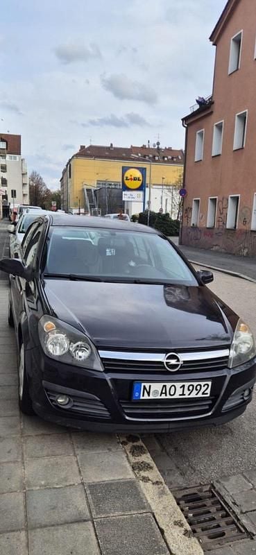 Second-hand Opel Astra 90 CP (66 kW) 2005 Negru Hatchback