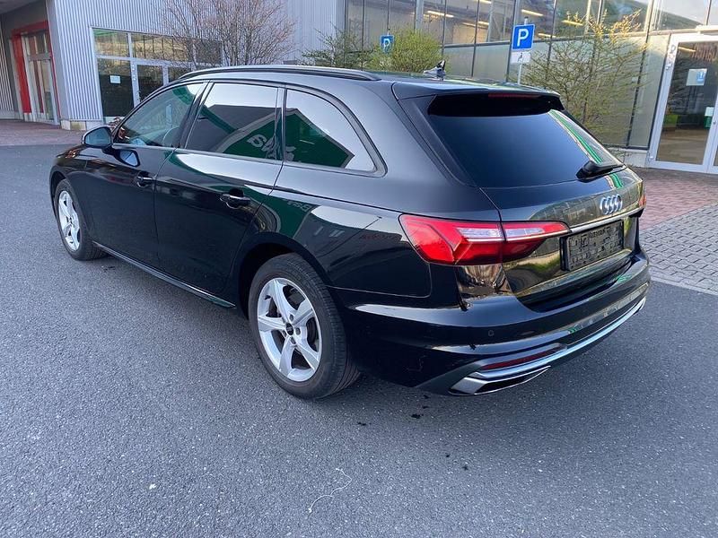 Gebraucht Audi A4 Advanced 163 PS (119 kW) 2022 Schwarz Kombi