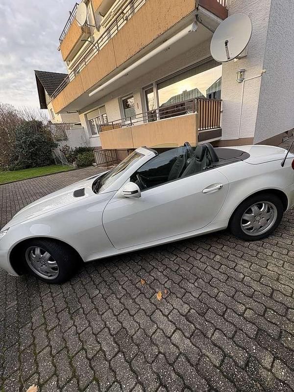 Gebraucht Mercedes SLK200 184 PS (135 kW) 2010 Weiß Cabrio