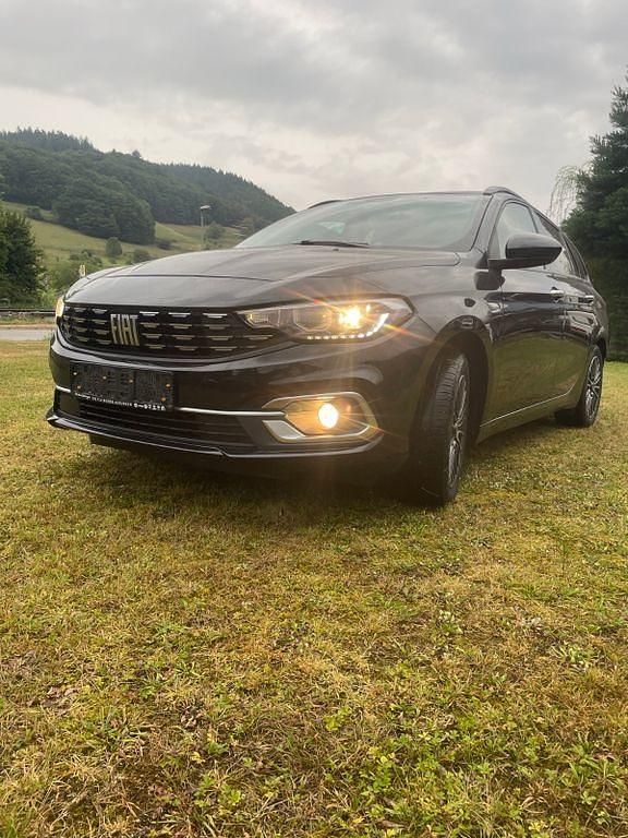 Schwarz Gebraucht 2021 Fiat Tipo City Life Limousine | 15.590 € (Etwas zu teuer) - Bild 1/4