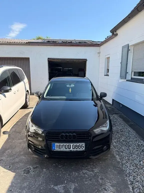 Gebraucht Audi A1 Attraction 122 PS (89 kW) 2012 Schwarz Kleinwagen