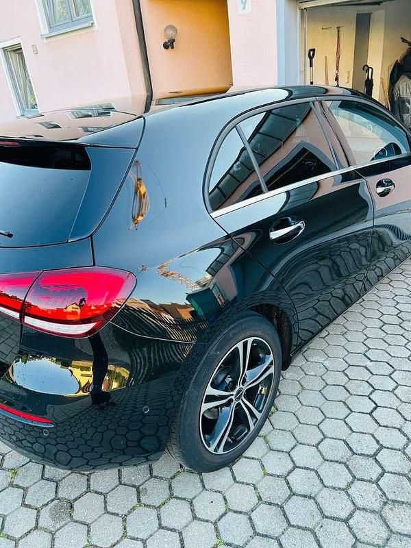 Schwarz Gebraucht 2019 Mercedes A200 Limousine | 19.500 € (Guter Preis) - Bild 1/4