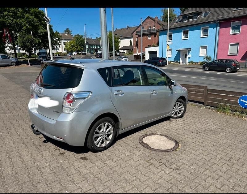 Gebraucht Toyota Verso 126 PS (92 kW) 2010 Grau Van / Kleinbus