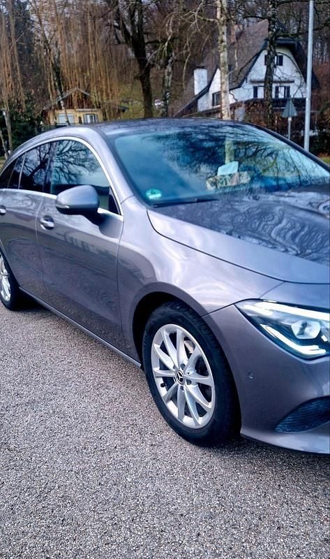 Gebraucht Mercedes CLA180 136 PS (100 kW) 2021 Grau Limousine