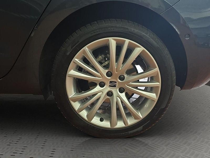 Gebraucht Seat Leon Style 110 PS (80 kW) 2024 Magnetic tech metallic Limousine