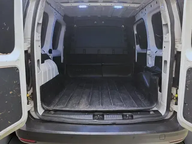 Używany VW Caddy 75 KM (55 kW) 2021 Biały Minivan