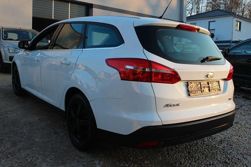 Gebraucht Ford Focus 101 PS (74 kW) 2016 Weiß Kombi