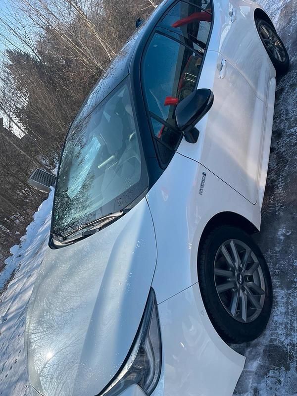 Weiß Gebraucht 2020 Toyota Corolla Limousine | 19.499 € (Fairer Preis) - Bild 1/4