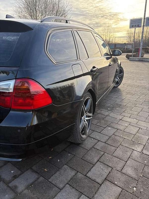 Gebraucht BMW 320 163 PS (119 kW) 2009 Limousine