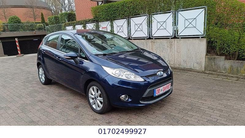 Gebraucht Ford Fiesta Titanium 75 PS (55 kW) 2010 Blau Kleinwagen