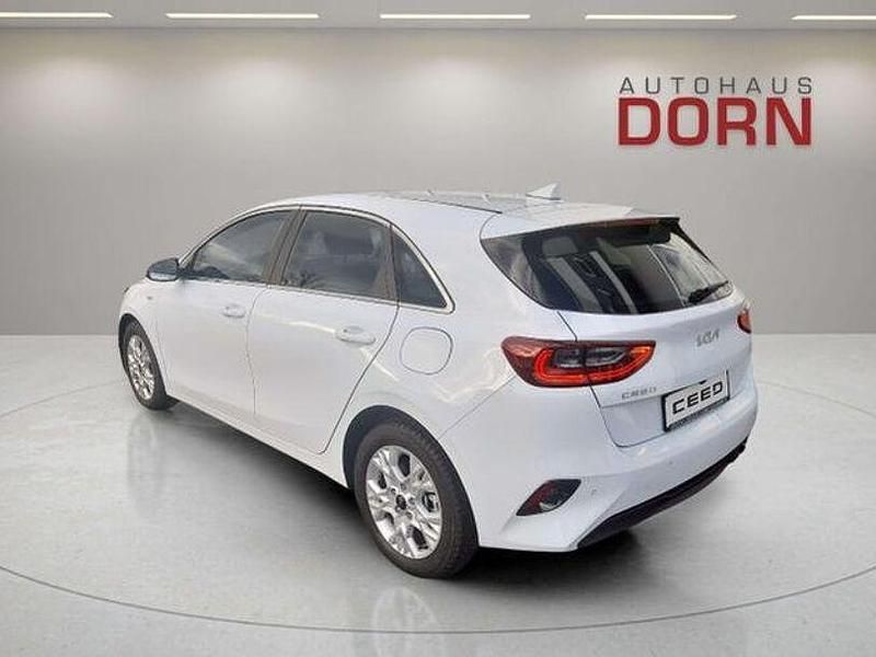 Gebraucht Kia Ceed Vision 101 PS (74 kW) 2025 Carraraweiss Kleinwagen