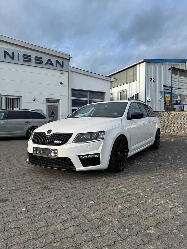 Weiß Gebraucht 2014 Skoda Octavia vRS Kombi | 12.999 € (Fairer Preis) - Bild 1/4