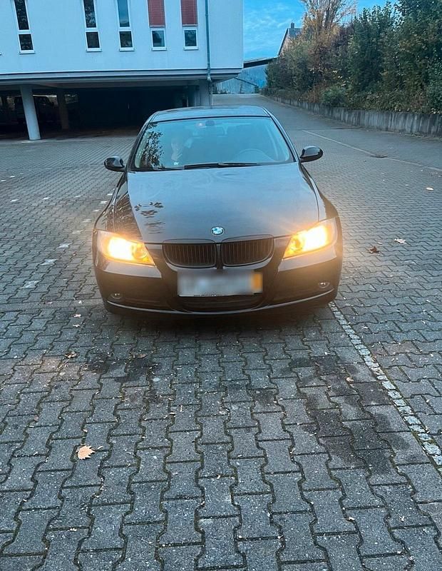 Gebraucht BMW 318 129 PS (94 kW) 2006 Schwarz Limousine