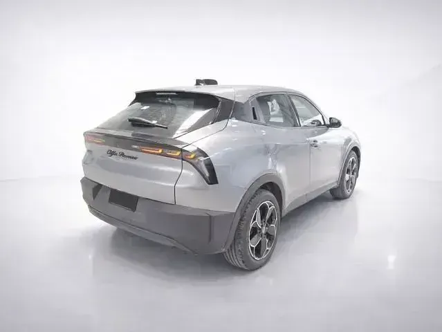Gebraucht Alfa Romeo Junior 114 kW (156 PS) 2025 Silber SUV