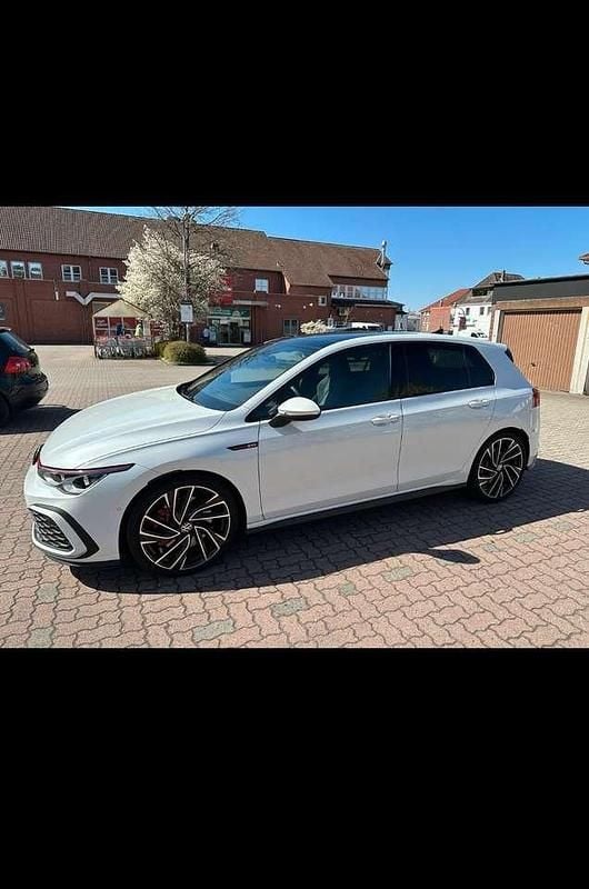 Weiß Gebraucht 2022 VW Golf VIII GTI Kleinwagen | 25.000 € (Guter Preis) - Bild 1/4