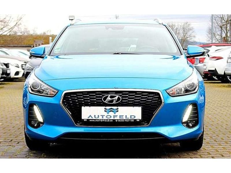 Gebraucht Hyundai i30 101 PS (74 kW) 2017 Blau Kombi