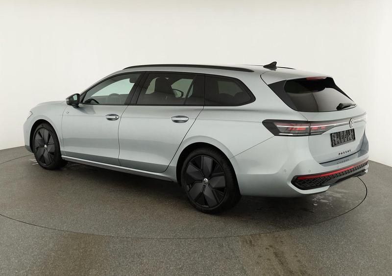 Gebraucht VW Passat R-line 193 PS (141 kW) 2026 Oyster silver metallic Kombi