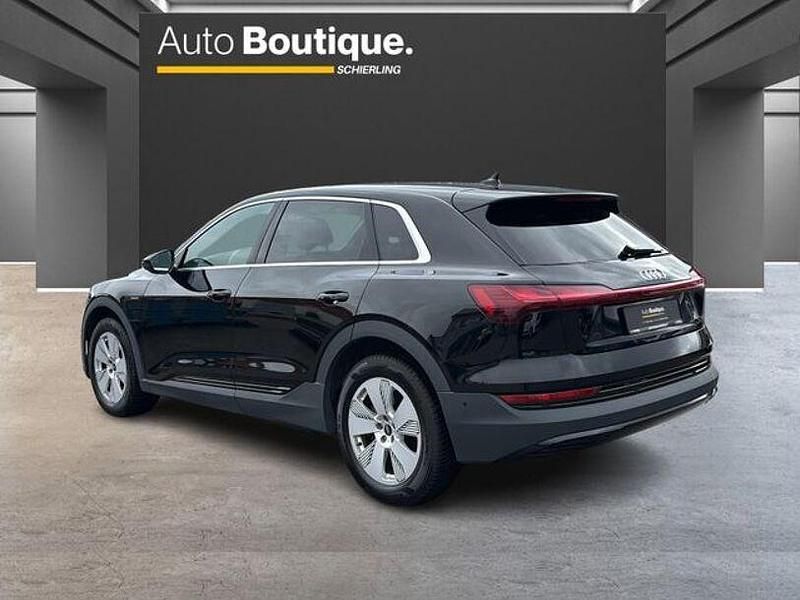 Gebraucht Audi e-tron Basis 230 kW (313 PS) 2022 Brillantschwarz SUV