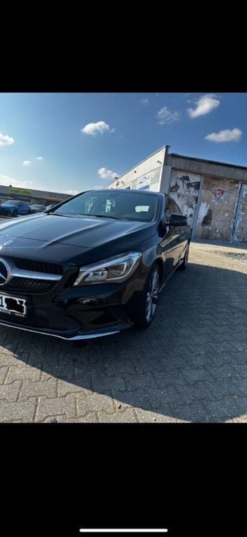 Schwarz Gebraucht 2017 Mercedes CLA200 Shooting Brake Kombi | 15.300 € (Superpreis) - Bild 1/4