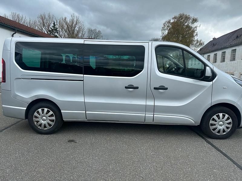 Usata Opel Vivaro 145 CV (106 kW) 2017 Grigio Monovolume