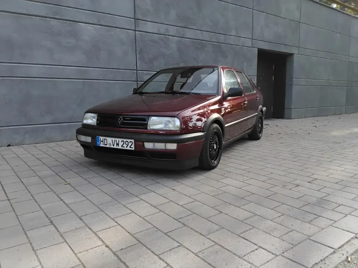 Gebraucht VW Vento 75 PS (55 kW) 1992 Rot Limousine